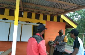 Sambangi Bapak Herri Batlayeri, Bhabinkamtibmas Desa Persiapan Ilngei Barat Pesan 4M