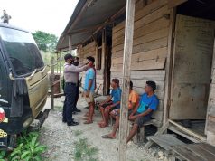 Didampingi Bhabinkamtibmas Lelingluan, PS. Kanit Binmas Giat Edukasi dan tegur pelanggar Prokes Covid-19