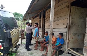 Didampingi Bhabinkamtibmas Lelingluan, PS. Kanit Binmas Giat Edukasi dan tegur pelanggar Prokes Covid-19