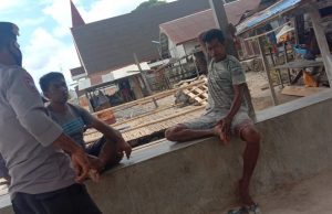 Bhabinkamtibmas Lelingluan Sambangi Warga, Laksanakan Giat Edukasi, Sosialisasi dan Himbauan Pendisiplinan Penerapan Protokol Kesehatan Pencegahan Covid-19