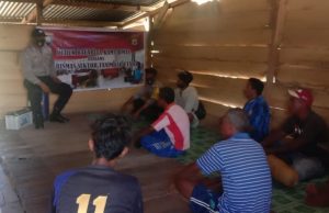 Lewat giat BBK Kanit Binmas Polsek Tanimbar Utara Ajak warga budaya bersih, mandiri, bersatu, tertib, dan Patuh Hukum