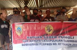 P.S. Kanit Binmas Polsek Tanut Bersama Bhabinkamtibmas Lelingluan Sosialisasikan Satgas Saber Pungli Kepada Petani Desa Arma dan Desa Lelingluan