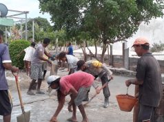 Bhabinkamtibmas Weratan Bersama Warga Desa Beragama Katolik Laksanakan Baksos di Gedung Gereja St. Petrus Seira