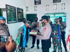 Kapolsek Selaru pimpin personil beri Ucapan HUT TNI ke-75 di Makoramil 1507-07 Selaru