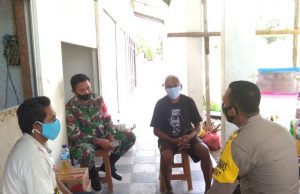 Bhabinkamtibmas Bersama Babinsa Kabiarat Laksanakan Giat Sinergitas TNI-POLRI di Desa Binaan, dan Sampaikan Pesan 4M