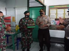 Kapolsek Tanimbar Selatan didampingi Waka Polsek pimpin personil berikan ucapan HUT TNI ke-75 di Makoramil 1507-02 Saumlaki