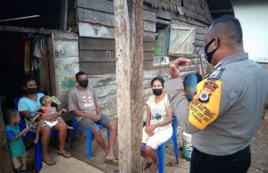 Sambangi Bapak Soni Moriolkosu, Bhabinkamtibmas Desa Persiapan Ilngei Barat Sampaikan AKB dan 4M