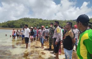 Bhabinkamtibmas Amdasa bersama TNI AL dan Masyarakat Amdasa giat pencarian korban tenggelam