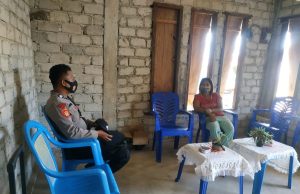 Giat Edukasi Bhabinkamtibmas Keliobar tentang 4M kepada Keluarga Petronela Samangun