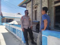 Sambangi Bapak Alson Dirumahnya, Bhabinkamtibmas Amdasa Sampaikan Arahan Edukasi, Sosialisasi Dan Himbauan Pendisiplinan Penerapan Protokol Kesehatan Pencegahan Covid-19