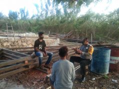 Sambangi Keluarga Bapak Jendri Lethulur, Bhabinkamtibmas Desa Persiapan Ilngei Barat Sampaikan Pesan-Pesan Kamtibmas