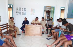 Bhabinkamtibmas Waturu Bersama Pemerintah Desa Waturu Hadiri Giat Rapat Karang Taruna Desa Waturu