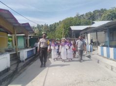 Bhabinkamtibmas Amdasa Amankan Jalannya Ibadah Pemakaman Korban Tenggelam