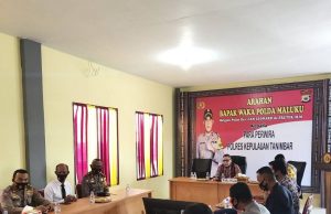 Waka Polda Maluku beri arahan kepada seluruh Perwira Polres Kep. Tanimbar dalam agenda kunjungan Kerja
