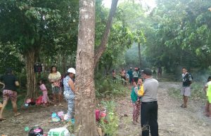 Bhabinkamtibmas Desa Persiapan Ilngei Barat Sambangi Warga di Tempat Wisata Air Weibolar