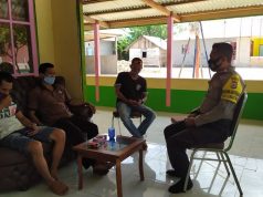 Sambangi Bapak Mesak Takdare, Bhabinkamtibmas Lermatang Sampaikan Giat Edukasi, Sosialisasi dan Himbauan Protokol Kesehatan Covid-19 dan AKB