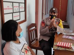 Sambangi Ibu Maria Snyeramuain, Bhabinkamtibmas Olilit Barat Sosialisasikan Adaptasi Kebiasaan Baru
