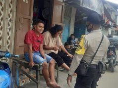Sambangi Bapak Budi dan Laode, Bhabinkamtibmas Ritabel Laksanakan Giat Edukasi, Sosialisasi dan Himbauan Protokol Kesehatan Covid-19, AKB dan Pesan 4M
