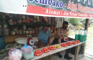 Sambangi Warga Desa, Bhabinkamtibmas Sangliat Krawain Sosialisasikan Adaptasi Kebiasaan Baru (AKB)