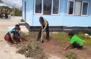 Giat Bakti Sosial bersama Para Ibu di Ikuti Oleh Bhabinkamtibmas Weratan dan di Pimpin oleh Kepala Desa