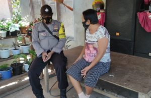 Sambangi Ibu Marieta Boina, Bhabinkamtibmas Olilit Barat Sampaikan Pesan 4M