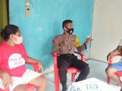 Sambangi Bapak Antoni Luturmas, Bhabinkamtibmas Waturu Laksanakan Giat Edukasi Sosialisasi dan Pendisiplinan Protokol Kesehatan Covid-19