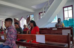 Bhabinkamtibmas Werain Ikuti dan Amankan Ibadah Hari Minggu Di Gedung Gereja Ebenhaezer Jemaat GPM Werain