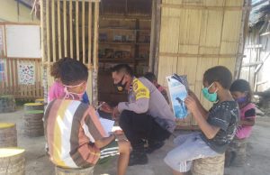 Bhabinkamtibmas Amdasa Laksanakan Program Belajar Anak Dalam Program Membaca Anak Melalui Perpustakaan Bhabinkamtibmas