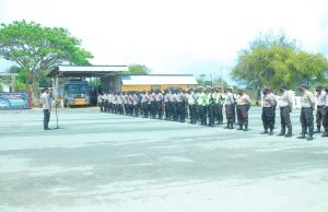 Kapolres Kep. Tanimbar pimpin giat apel persiapan Pengamanan penyampaian aspirasi Omnibus Law.