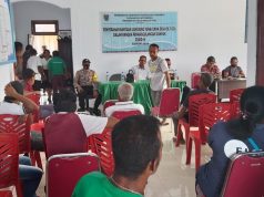 Bhabinkamtibmas Sangliat Dol Amankan Pembagian BLT DD Tahap II Tahun 2020 di Desa Binaan