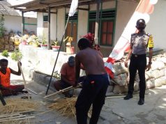 Sambangi Bapak-Bapak Kelompok Dasa Wisma Kamboja, Bhabinkamtibmas Waturu Sampaikan Pesan 4M
