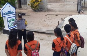 Bhabinkamtibmas Weratan giat pembinaan hukum dan himbau patuhi Prokes kepada Siswa SMP N. 1 Weratan
