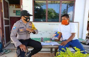 DDS Keluarga Benediktus Sakliresi, Bhabinkamtibmas Desa Wowonda Sampaikan Pesan 3M