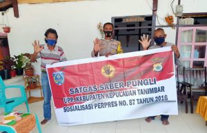 Bhabinkamtibmas Lauran Sosialisasikan Perpres Nomor 87 tahun 2016, tentang Satgas Saber Pungli Kepada Staf Desa