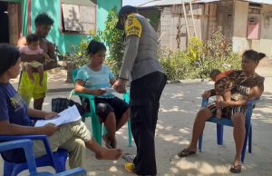 DDS Ibu Robeka Ubro dan Sekdes Weratan, Bhabinkamtibmas Weratan Koordinasi Pembagian Kembali RT di Desa.