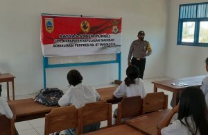 Bhabinkamtibmas Weratan Sosialisasi Perpres Nomor 87 Tahun 2016 tentang Satgas Saber Pungli Kepada Siswa dan Siswi SMA
