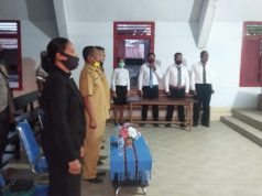 Sinergi Bhabinkamtibmas dan Babinsa hadiri dan amankan Giat Pelantikan Staf Pemdes Wermatang