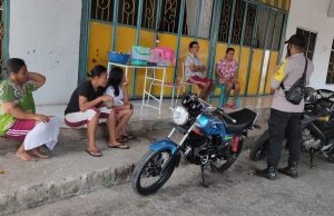 Bhabinkamtibmas Olilit Barat Giat DDS Para Ibu Sampaikan Aturan ITE