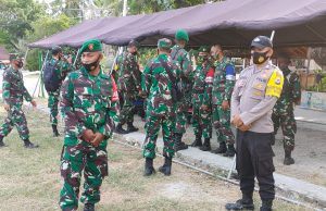 Bhabinkamtibmas dan Babinsa Wowonda Amankan Kunjungan Bapak Pangdam XVI Pattimura Mayjen TNI Agus Rohman dan Rombongan di Kolat Pamrahwan Yonif 734 / SNS di Desa