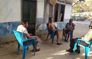Bhabinkamtibmas Lermatang Kunjungi Bapak Yakop Ranratu Sampaikan Pesan 4M