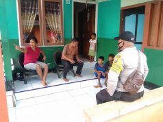 Bhabinkamtibmas Bomaki Himbau Pakai Masker Kepada Warga Desa