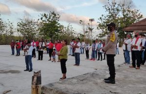 Bhabinkamtibmas Olilit Barat Amankan Penjemputan dan Pengawalan Perarakan Arca Kristus Raja