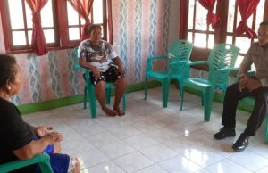 Bhabinkamtibmas Weratan Giat Sambang dan berikan Solusi terkait Permasalahan Pengancaman warga