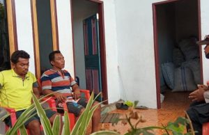 DDS Bhabinkamtibmas Adaut kepada keluarga Yesayas berikan himbauan 4M