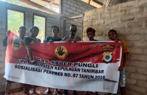 Bhabinkamtibmas Lelingluan Giat Satgas Saber Pungli Bagi Warga Desa Binaan