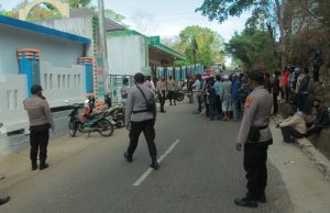 Personil Polres Kepulauan Tanimbar, Brimob dan Polsek Tansel Giat Pengamanan Jenazah Covid-19.