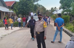 Bhabinkamtibmas Sifnana Amankan Perarakan Arca Kristus Raja Antar Rukun
