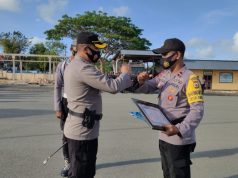 Bhabinkamtibmas Amdasa Aipda J.I.M. Manullang terima Piagam Penghargaan dari Kapolda Maluku