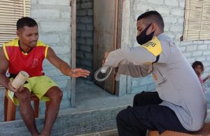 Bhabinkamtibmas Matakus Giat DDS Bapak Daud Slarmanat berpesan Pakai Masker