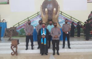 Kapolsek Selaru bersama personil Ikuti Giat Ibadah Minggu dan berikan Mimbar Kamtibmas